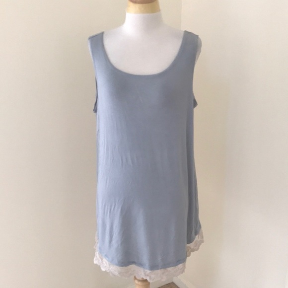 LOGO by Lori Goldstein Tops - LOGO Layers 1X grey crew top with lace hem